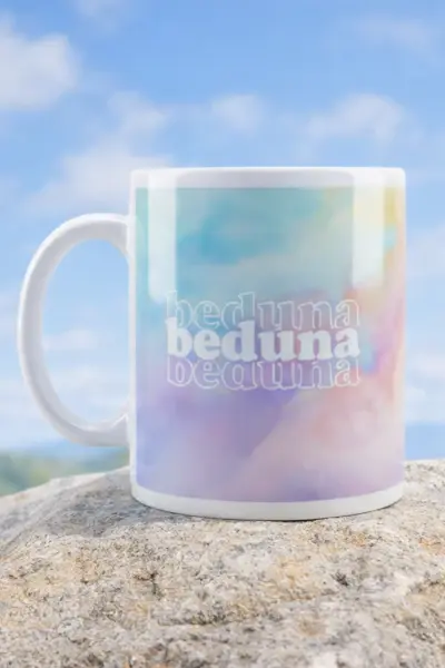 Pastelfarvet kop med Beduna-skrift
